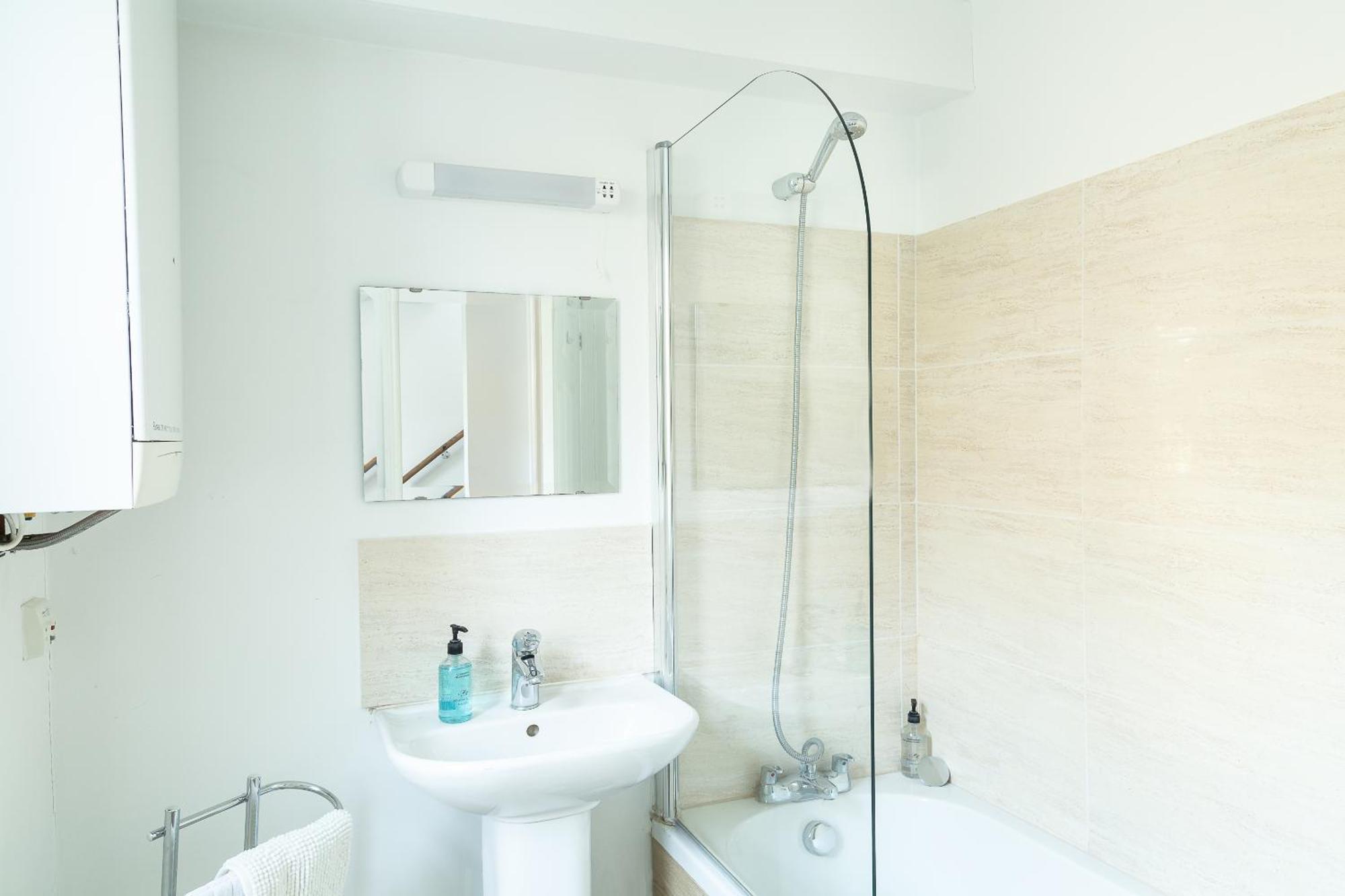 Bath Breaks Apartments Room photo
